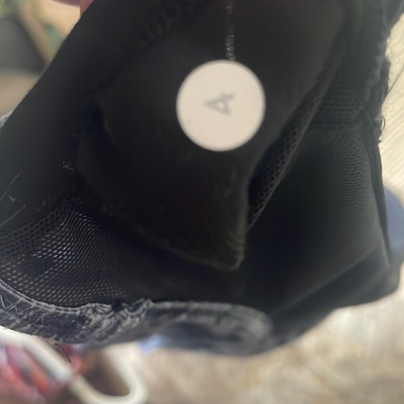 Lululemon Race Length Tank Top - Size 4 - Picture 3 of 3